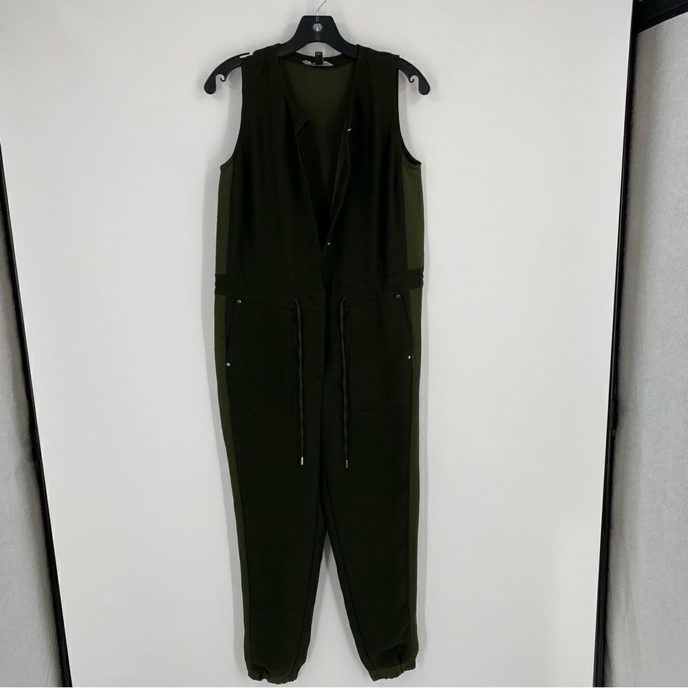 Banana Republic Women’s V Neck Sleeveless Green Jumpsuit size 2
